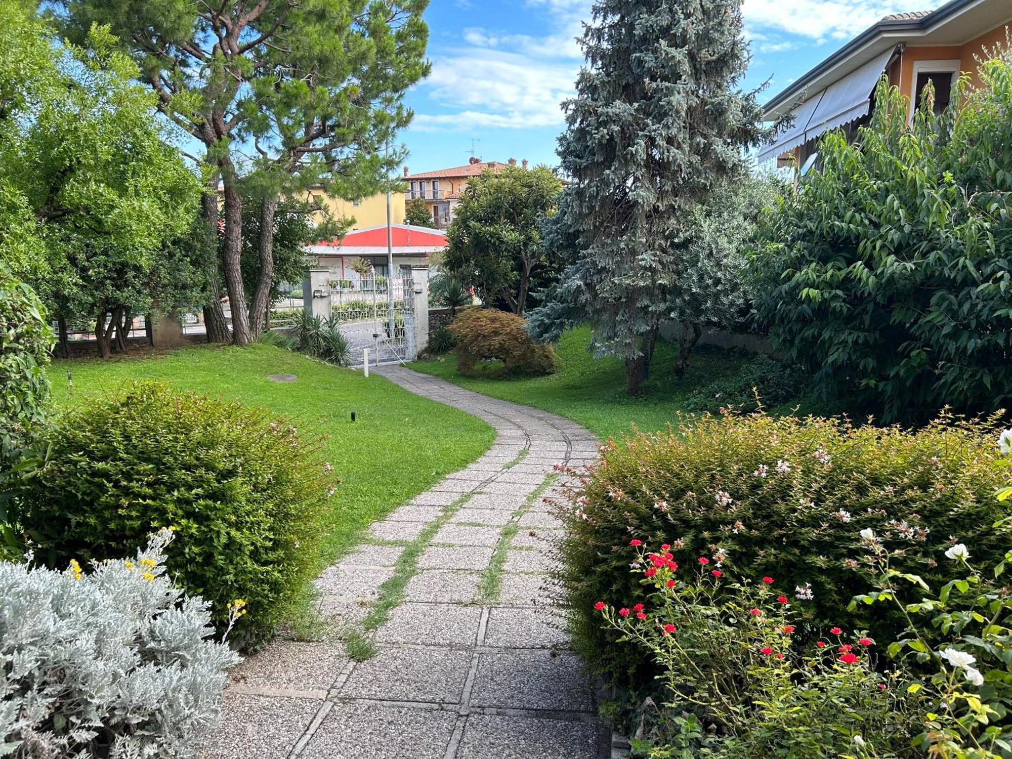 Gold Garda Desenzano Apartamento Desenzano del Garda Exterior foto