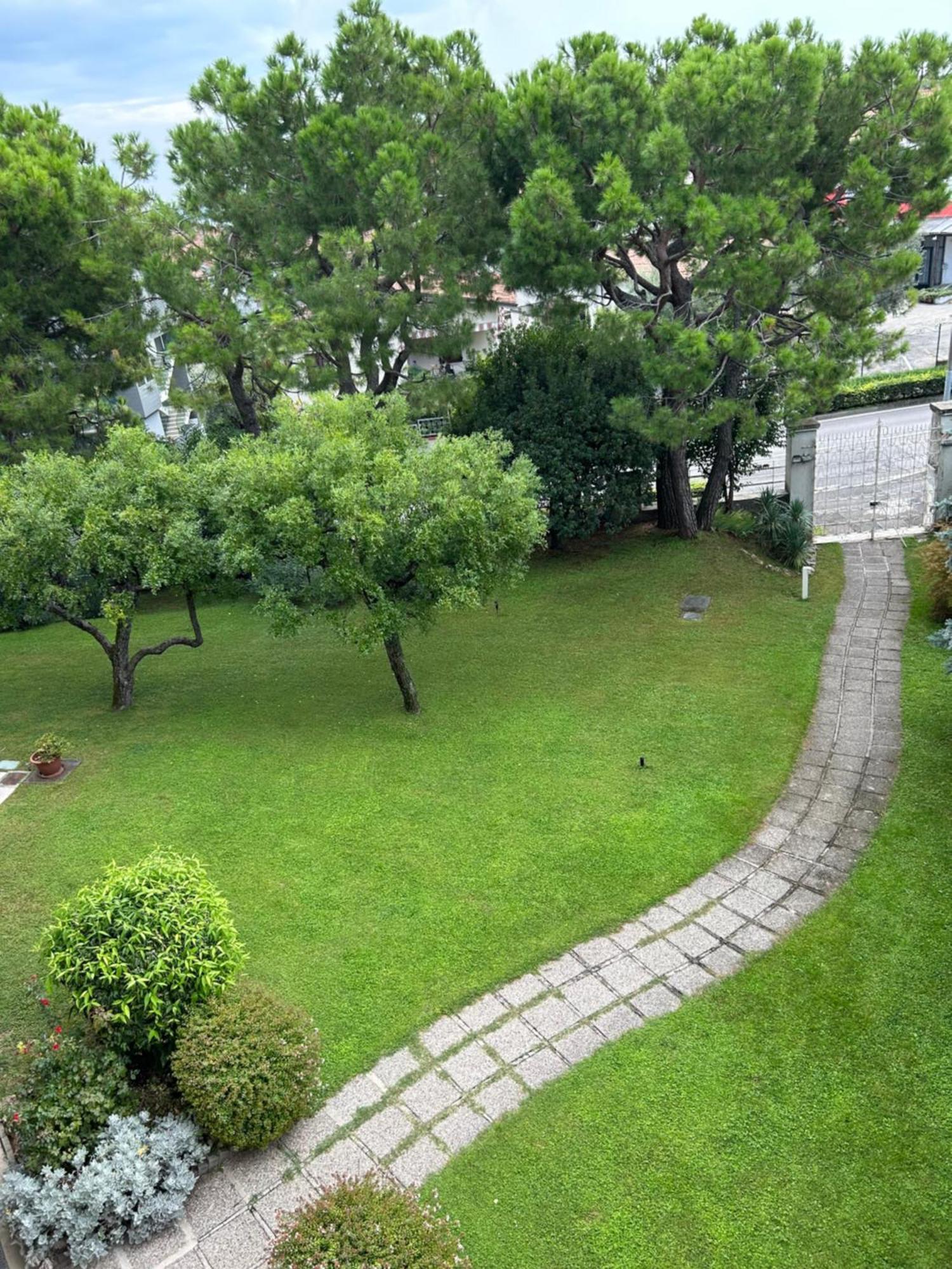 Gold Garda Desenzano Apartamento Desenzano del Garda Exterior foto