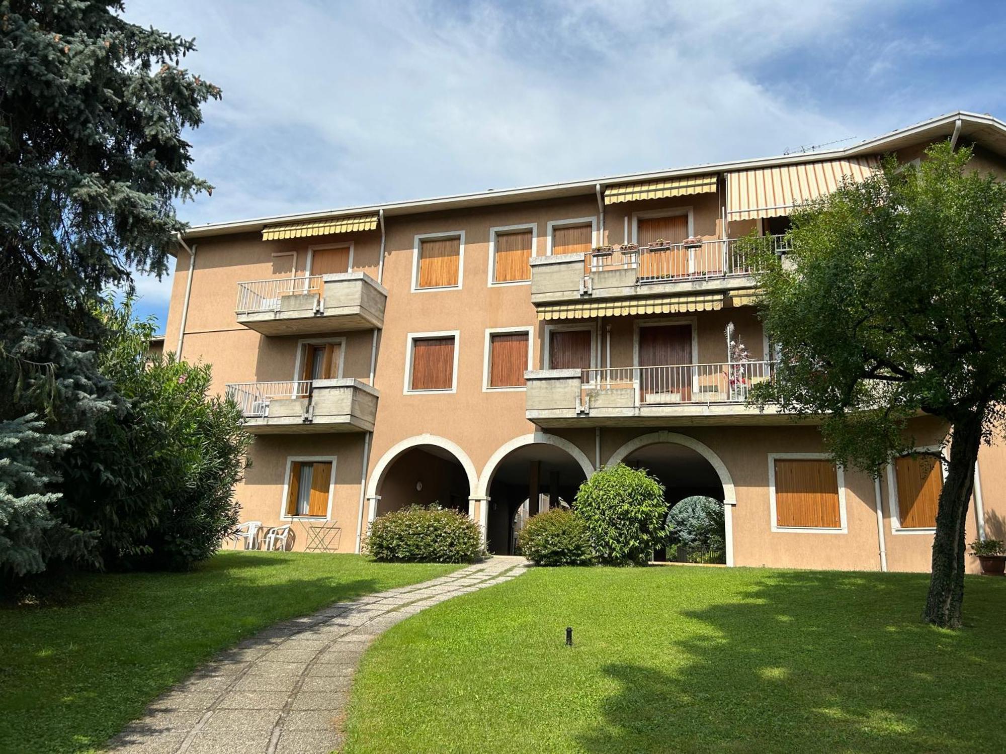Gold Garda Desenzano Apartamento Desenzano del Garda Exterior foto