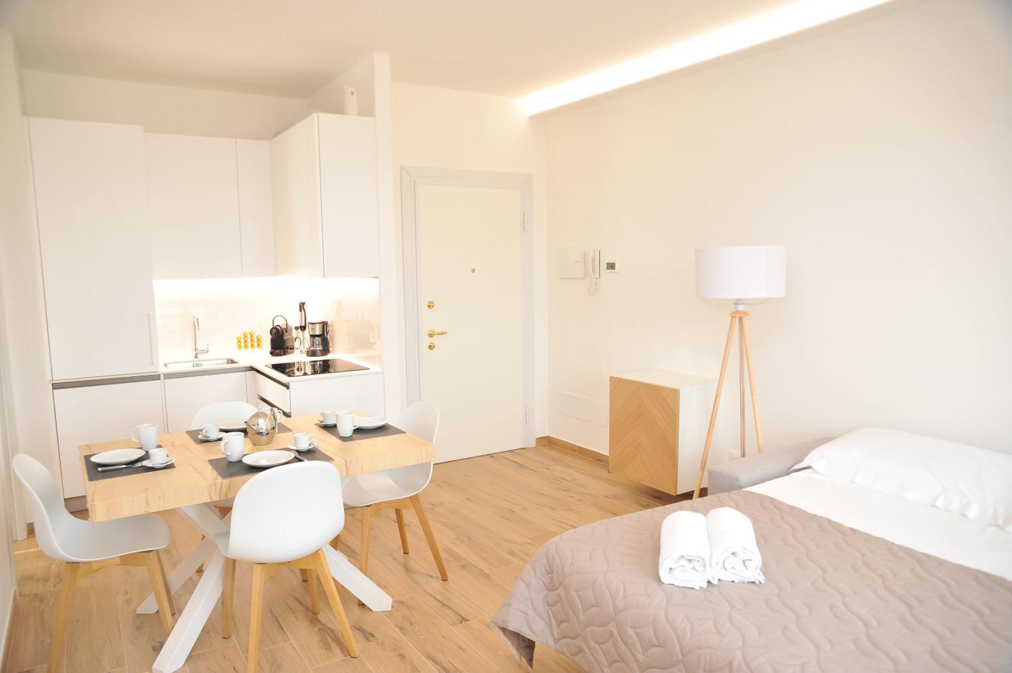 Gold Garda Desenzano Apartamento Desenzano del Garda Exterior foto